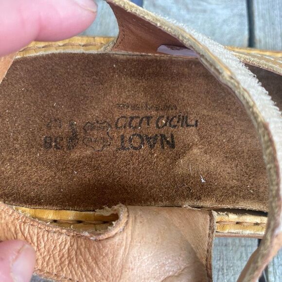 Naot Size 38 US 7 Women’s Yellow Leather Strappy Comfort Sandals Hook & Loop Str - Picture 8 of 8